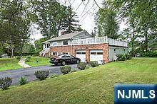 East Hanover Twp, NJ 07936,2 Christine DR