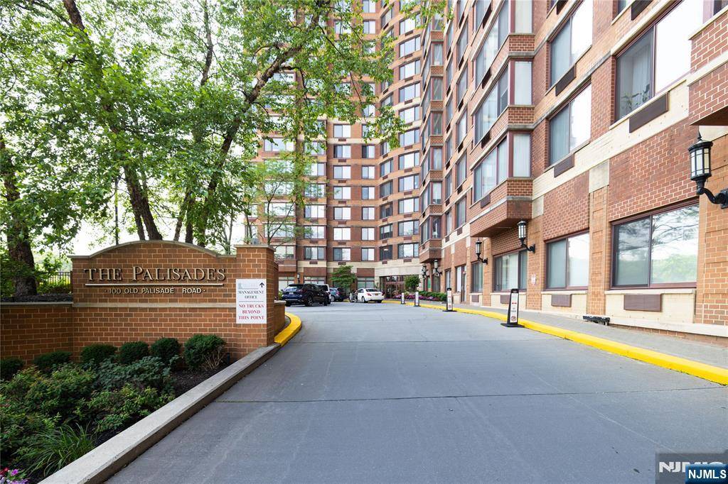 Fort Lee, NJ 07024,100 Old Palisade RD #2811