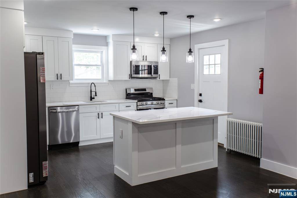 Teaneck, NJ 07666,21 Beveridge ST