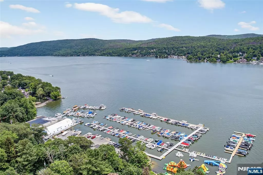 West Milford, NJ 07421,24 Gifford RD