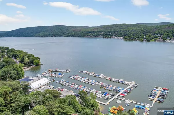 24 Gifford RD, West Milford, NJ 07421