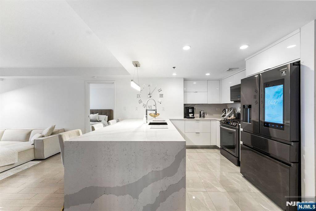 700 First ST #13M, Hoboken, NJ 07030