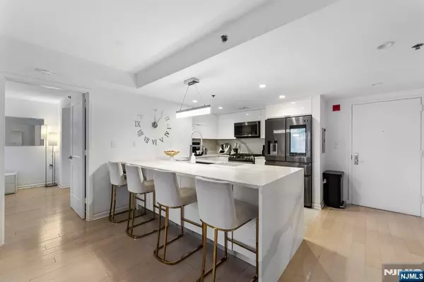 Hoboken, NJ 07030,700 First ST #13M