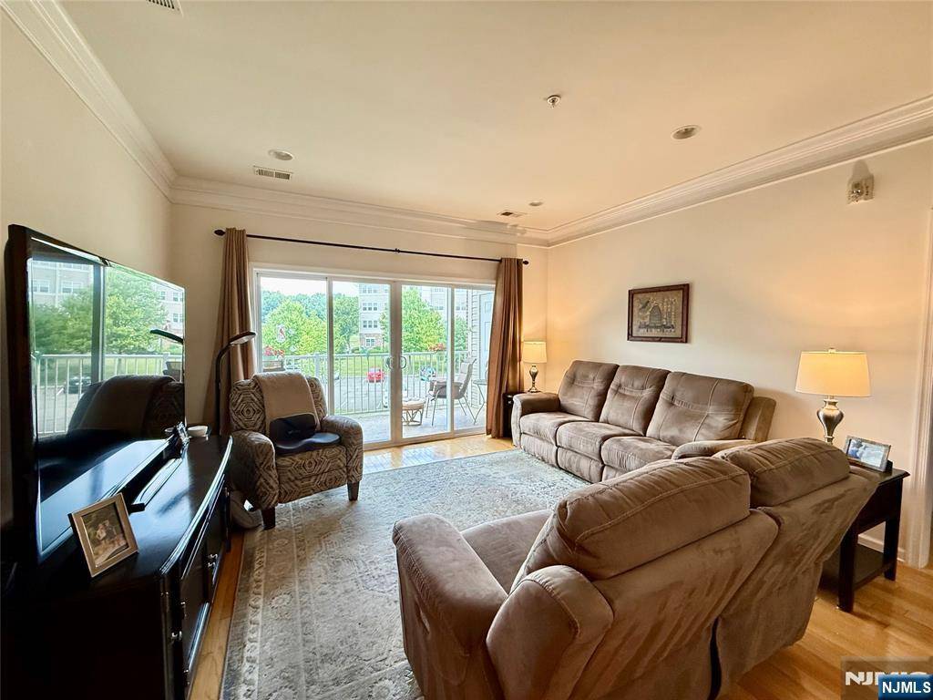 Wanaque, NJ 07465,3101 Warrens WAY