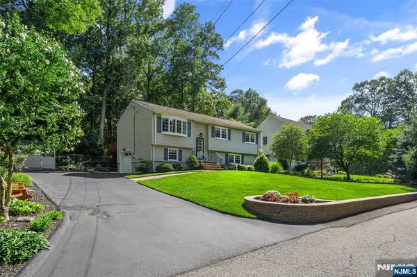 Bloomingdale, NJ 07403,66 Overlook RD