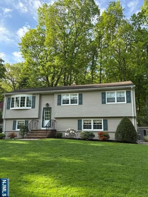 Bloomingdale, NJ 07403,66 Overlook RD