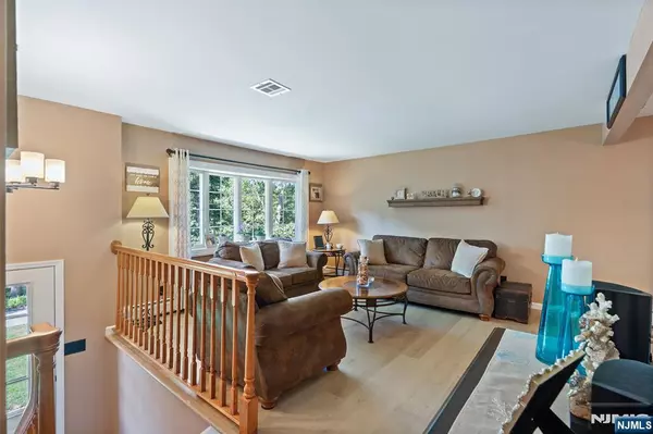 Bloomingdale, NJ 07403,66 Overlook RD