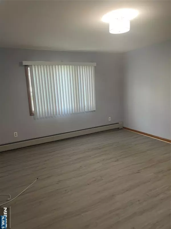 Elmwood Park, NJ 07407,218 Orchard ST #Ground Floor