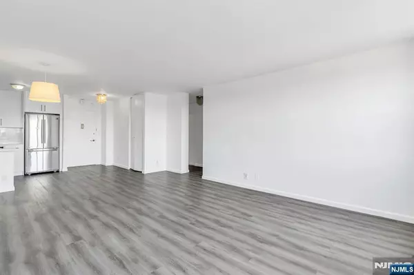 Fort Lee, NJ 07024,2000 Linwood AVE #9N