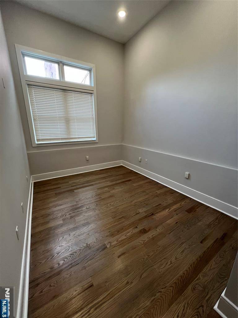 Hackensack, NJ 07601,161-163 Main ST #102