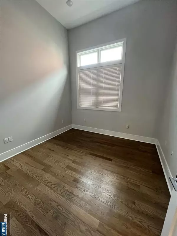 Hackensack, NJ 07601,161-163 Main ST #204