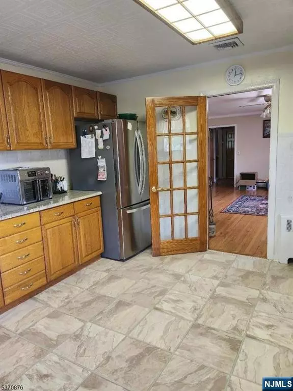 Little Falls, NJ 07424,40 Crestmont RD