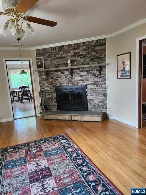 Little Falls, NJ 07424,40 Crestmont RD