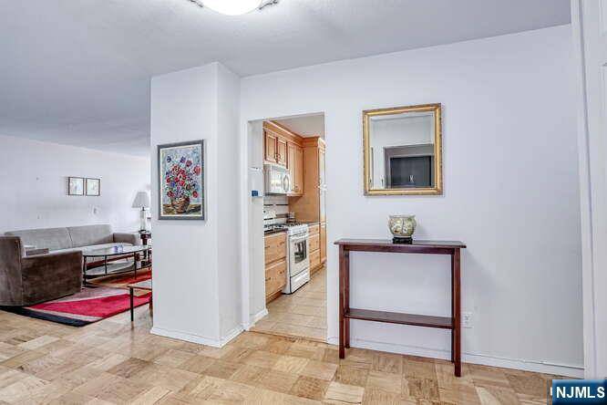Fort Lee, NJ 07024,2150 Center AVE #17 B