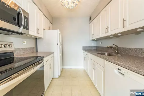Little Falls, NJ 07424,300 Main ST #716