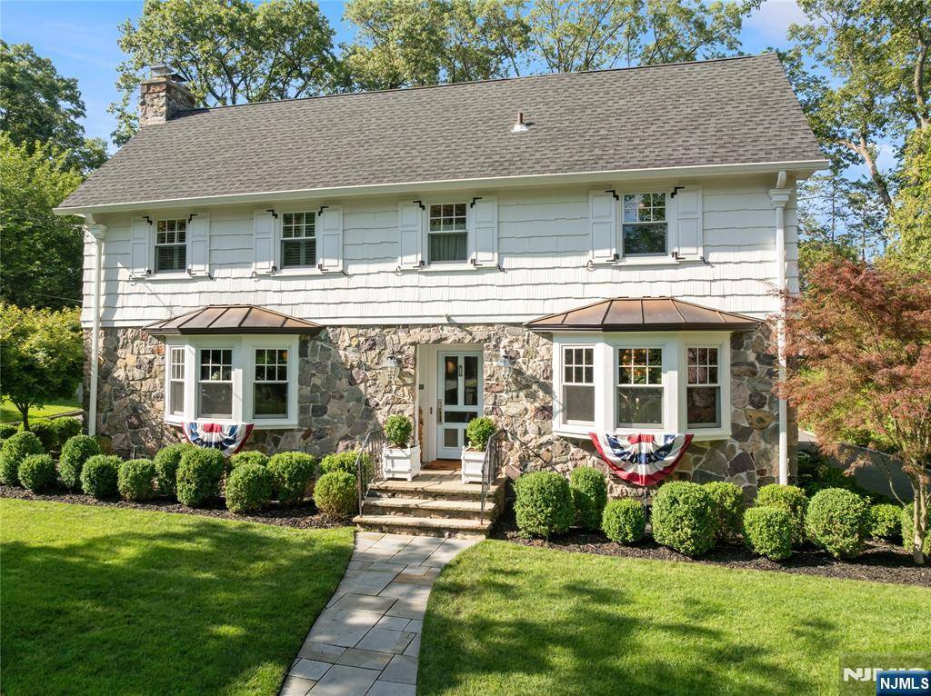221 Avondale RD, Ridgewood, NJ 07450