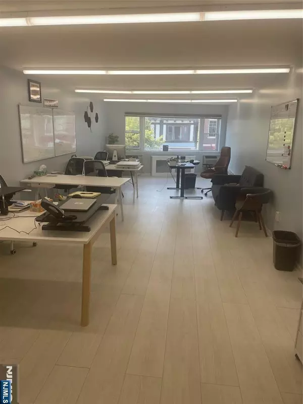 666 Anderson AVE #2nd Floor, Cliffside Park, NJ 07010