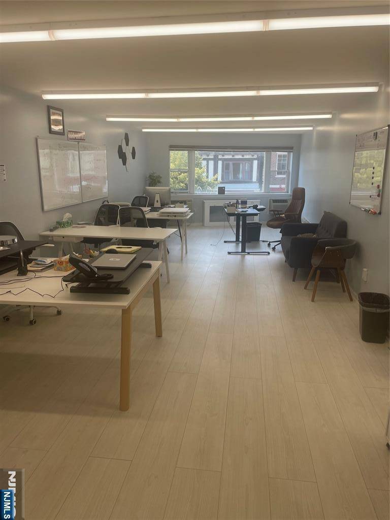 Cliffside Park, NJ 07010,666 Anderson AVE #2nd Floor