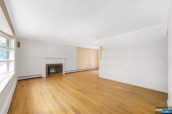 Englewood, NJ 07631,468 W Ivy LN