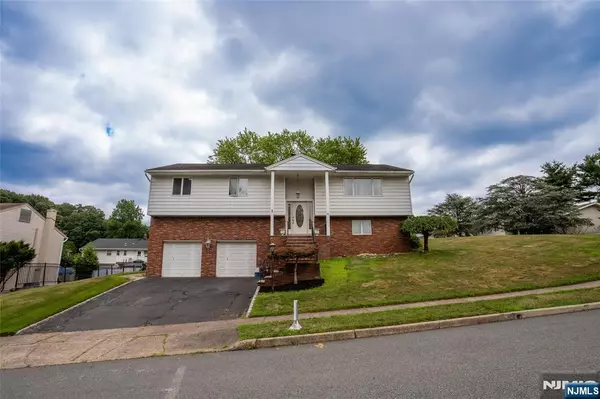 1 Borrego DR, Woodland Park, NJ 07424