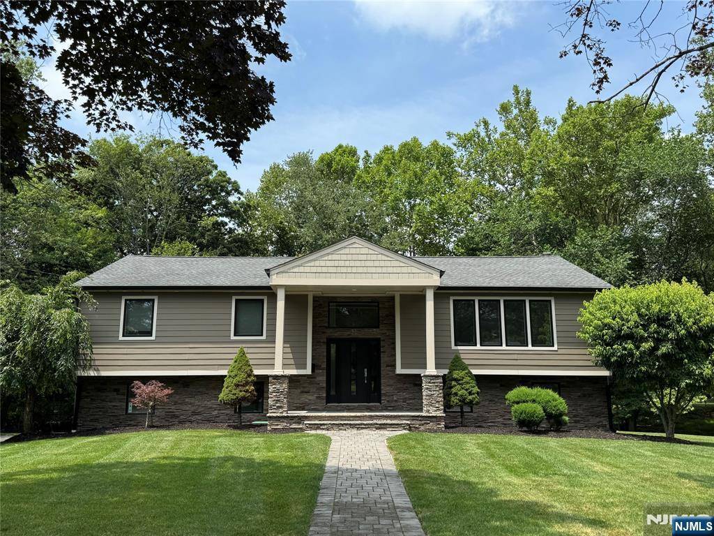 31 Maycock CT, Closter, NJ 07624