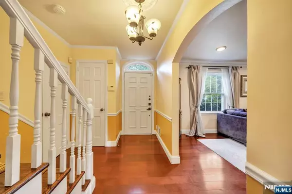 Teaneck, NJ 07666,622 Forest DR