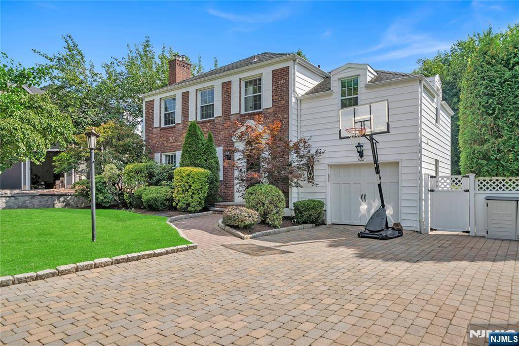Teaneck, NJ 07666,622 Forest DR