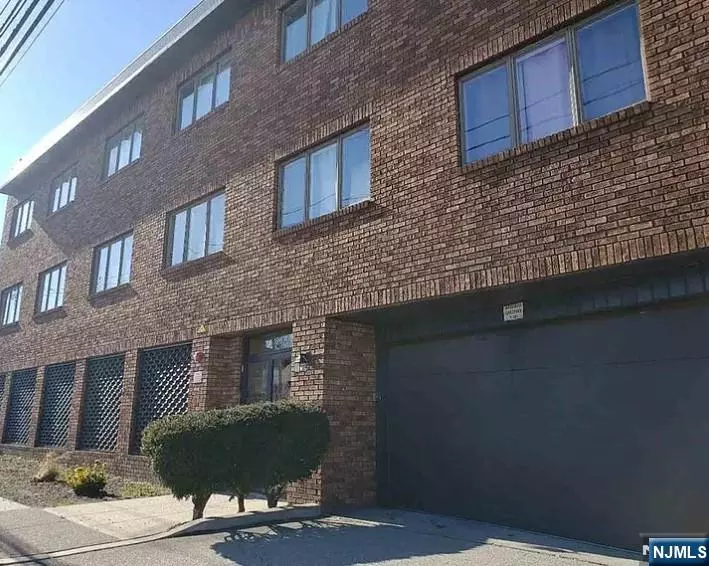Fairview, NJ 07022,47 Bergen BLVD #3B
