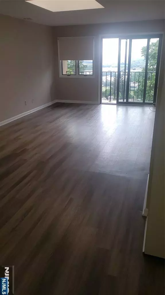 Fairview, NJ 07022,47 Bergen BLVD #3B