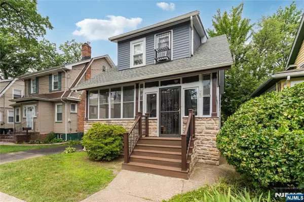 35 Richelieu PL, Newark, NJ 07106