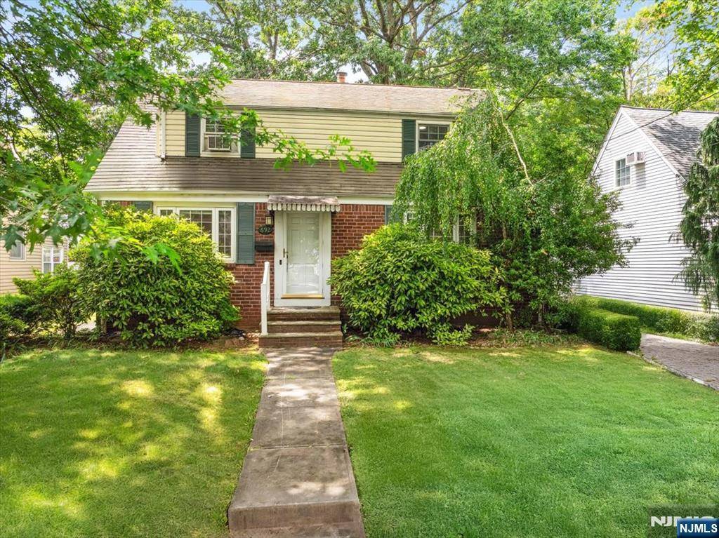 692 John ST, Teaneck, NJ 07666
