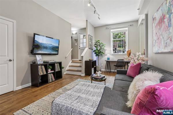 186 Wayne ST #106, Jersey City, NJ 07302