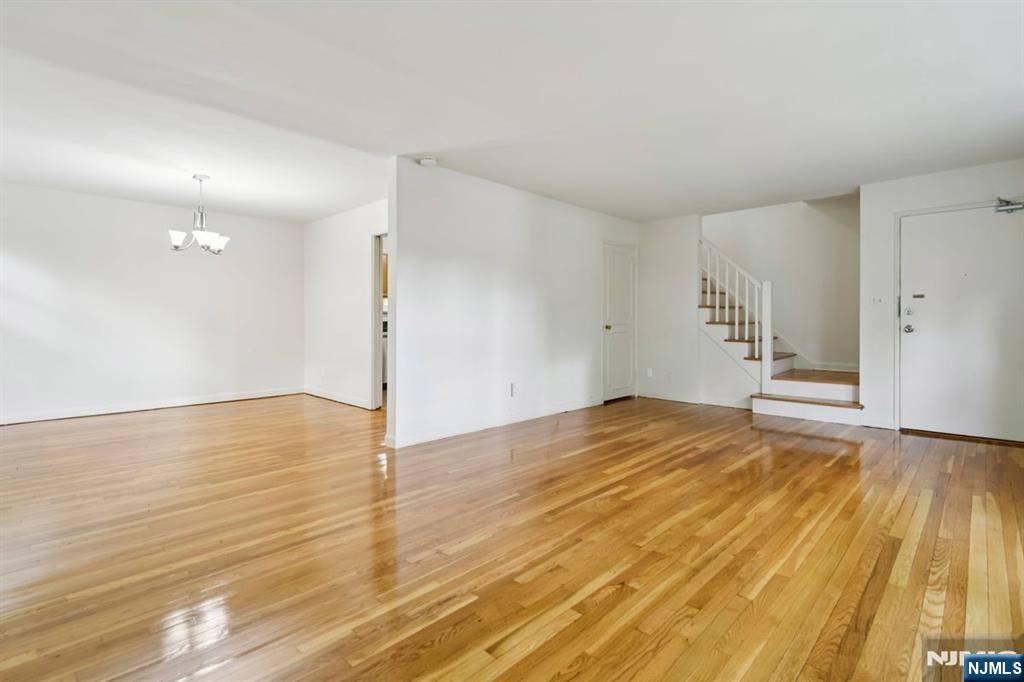 Montclair, NJ 07042,12 Mountain AVE #18