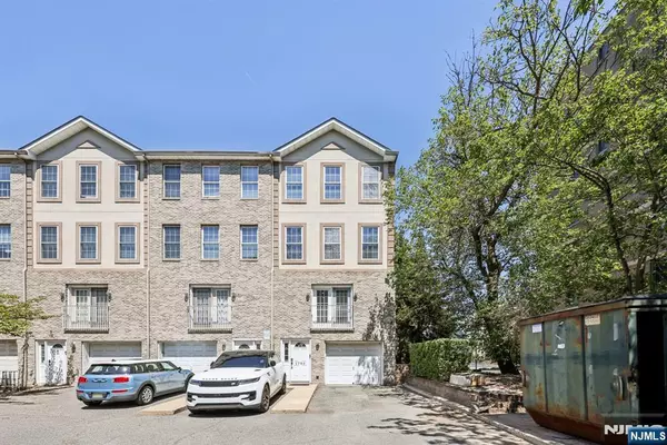 17 Zabriskie ST #1705, Hackensack, NJ 07601