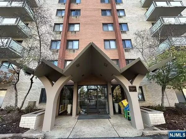 77 Prospect AVE #2M, Hackensack, NJ 07601