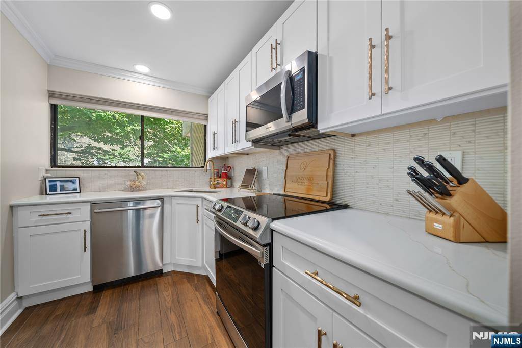 Edgewater, NJ 07020,101 Route 5 #304