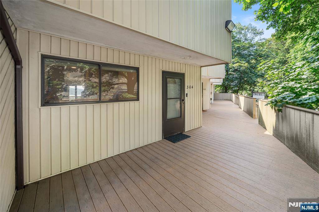 Edgewater, NJ 07020,101 Route 5 #304