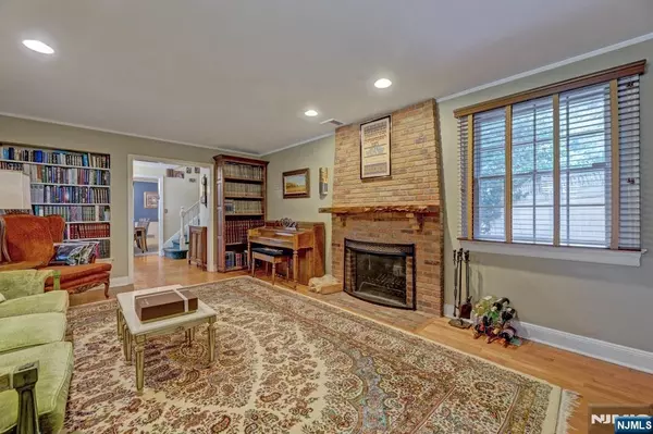 Teaneck, NJ 07666,627 S Forest DR
