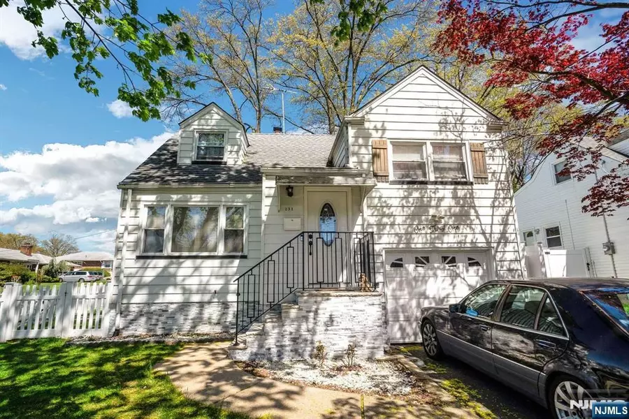 131 Iozia TER, Elmwood Park, NJ 07407