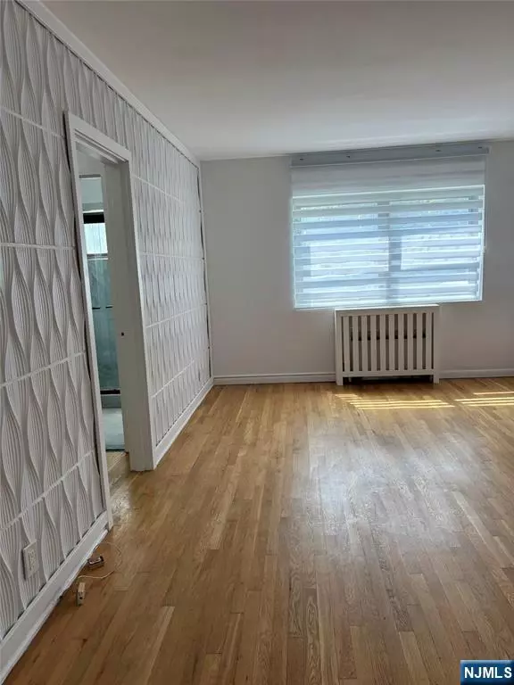 Fort Lee, NJ 07024,400 Fairview AVE #1H