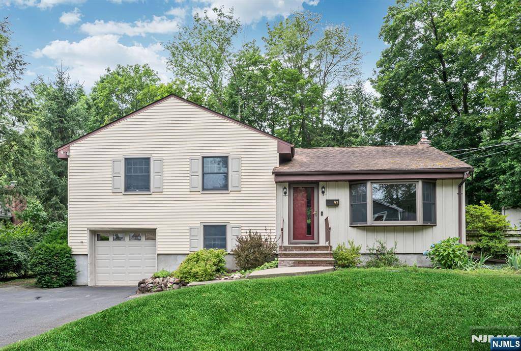 92 Arbor DR, Ho-ho-kus, NJ 07423