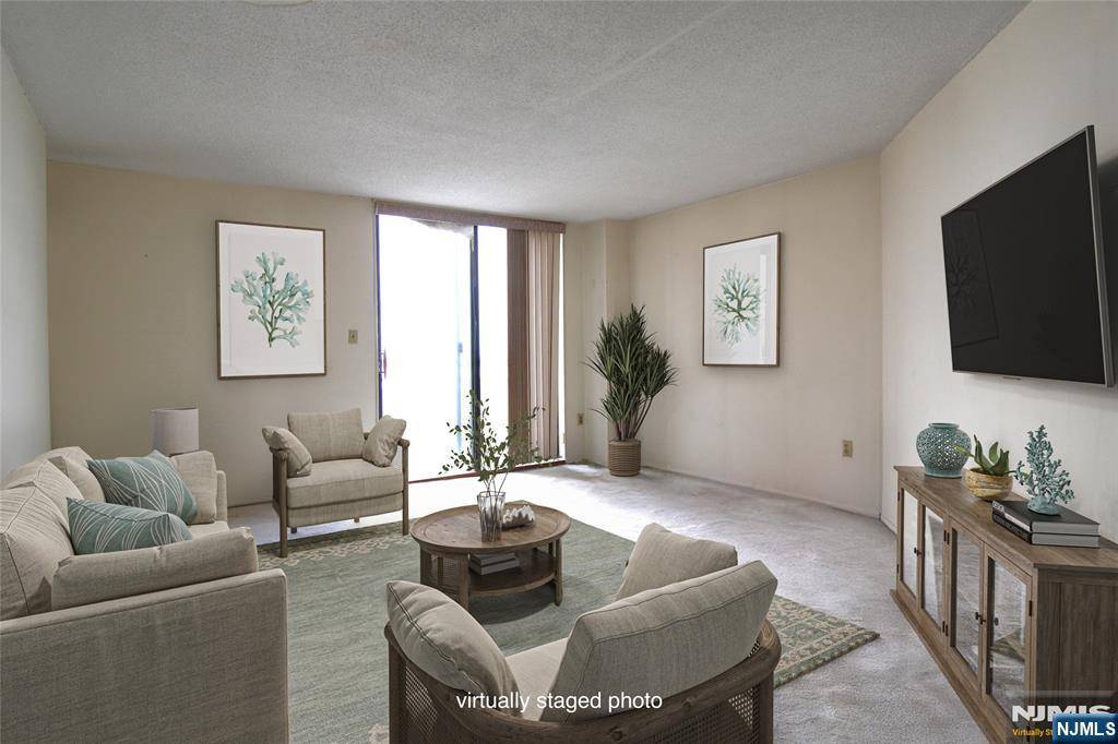 2234 Harmon Cove Tower, Secaucus, NJ 07094