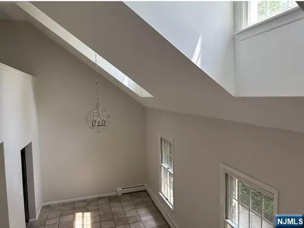 Park Ridge, NJ 07656,153B S Maple AVE