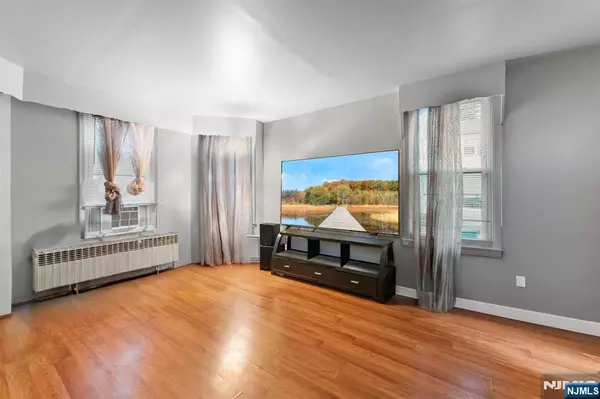 Dover Town, NJ 07801,67 Elm ST