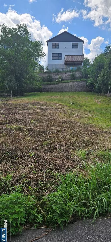 38 N Railroad AVE, Mahwah, NJ 07430