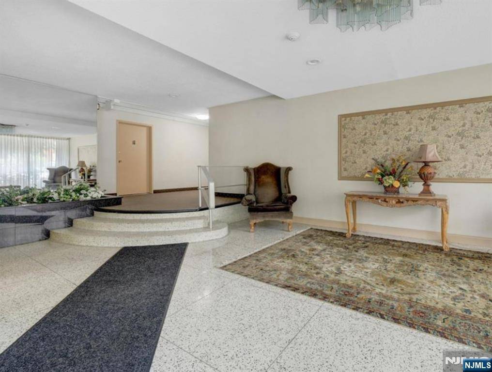 Fort Lee, NJ 07024,2352 Linwood AVE #1H