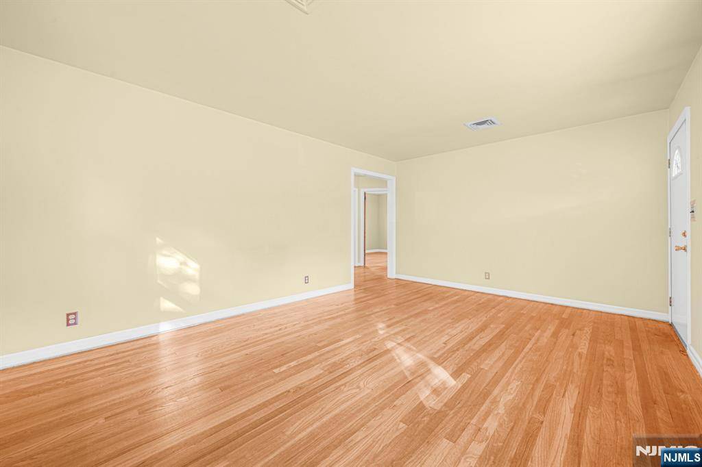 Woodland Park, NJ 07424,98 Passaic AVE