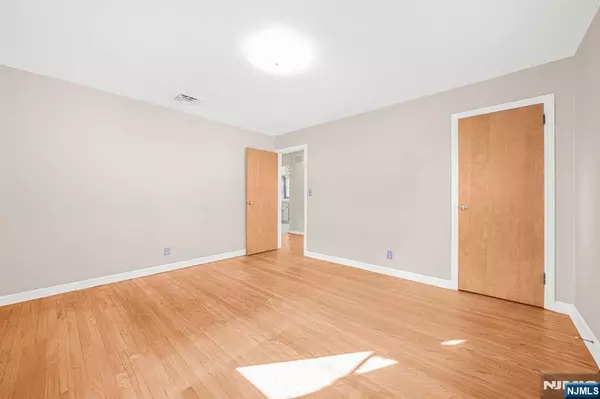 Woodland Park, NJ 07424,98 Passaic AVE