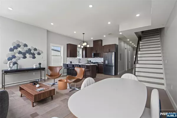 Jersey City, NJ 07307,28 Cambridge AVE #2
