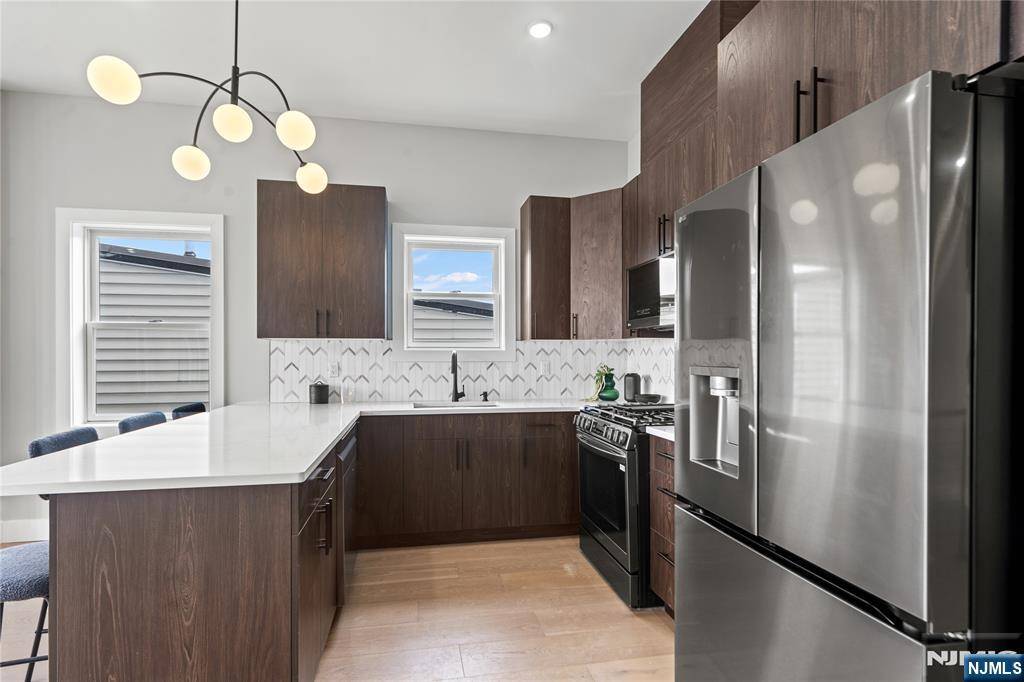 Jersey City, NJ 07307,28 Cambridge AVE #2